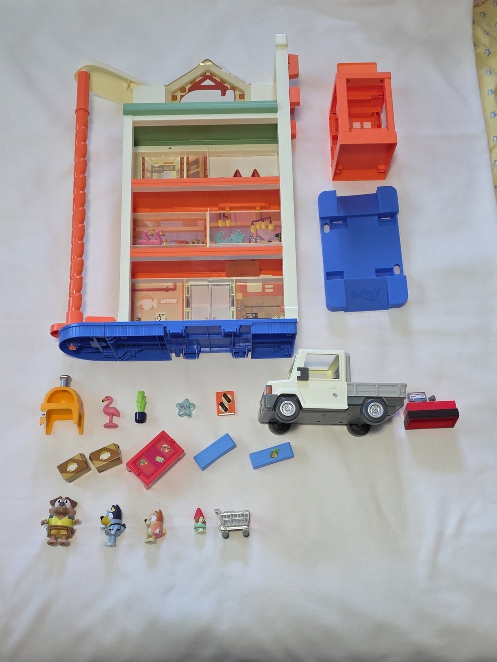 Bluey Hammerbarn Mega Kids Home Improvement Store Playset, 22"